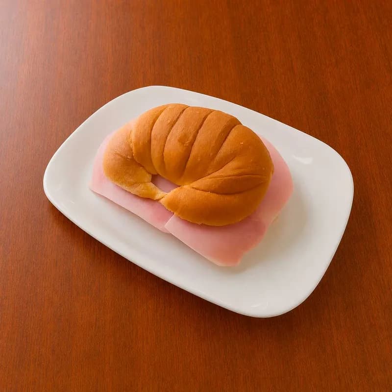 Medialuna de jamón y queso